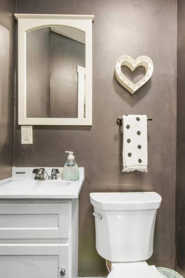Hostwise - Chalk Art House - Chalkboard Wall, Private Parking, Patio Сasa de vacaciones *