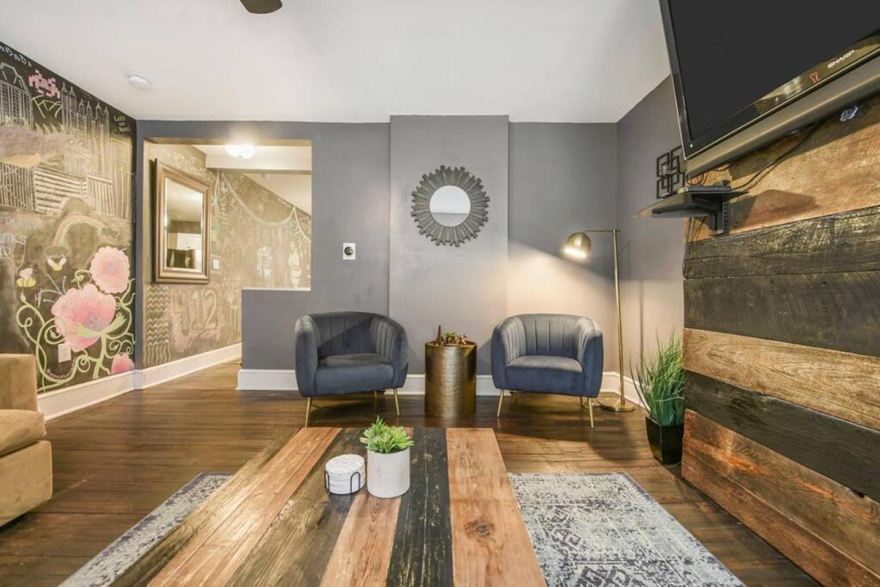 Сasa de vacaciones Hostwise - Chalk Art House - Chalkboard Wall, Private Parking, Patio